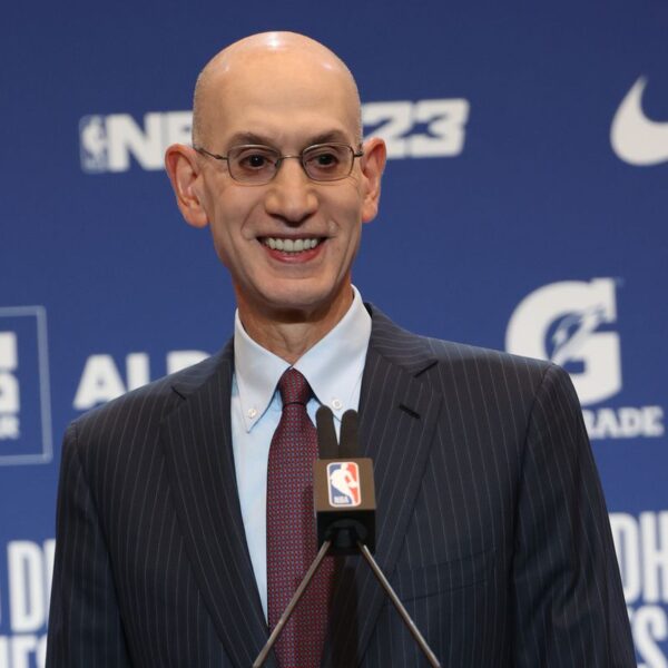 Adam Silver „głęboko zaniepokojony” federalnymi zarzutami hazardowymi