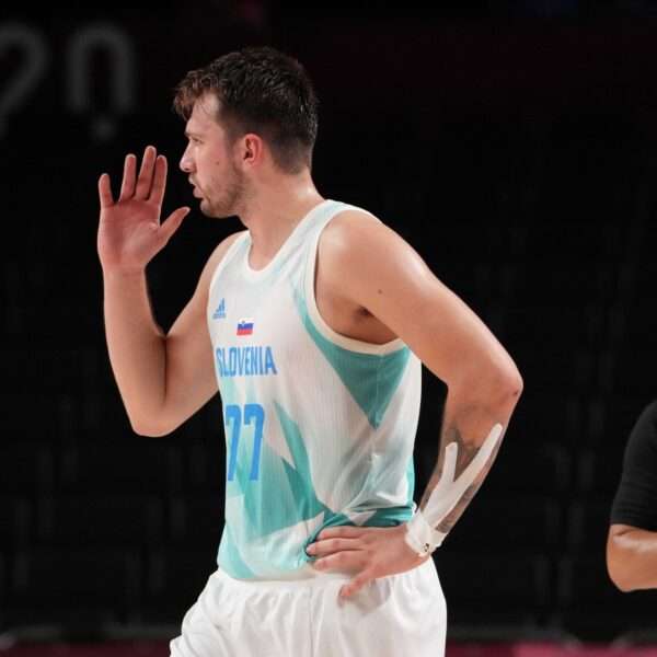 Doncic prowadzi Słowenię do fazy pucharowej