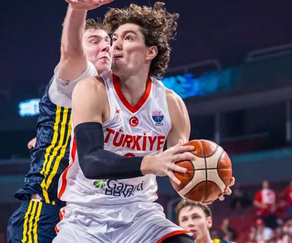 Cedi Osman zmaga się z poważnym urazem przed półfinałem EuroBasketu 2025