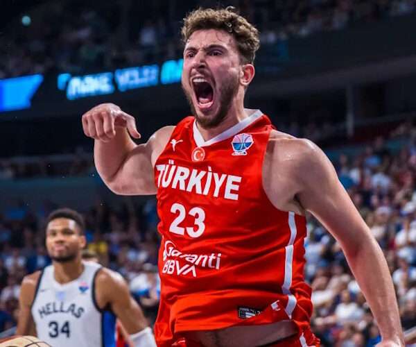 EUROPA: Alperen Sengun i Turcja rozbijają Grecję, awans do finału EuroBasketu 2025