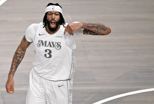 NBA: Anthony Davis wraca do treningów z Mavericks