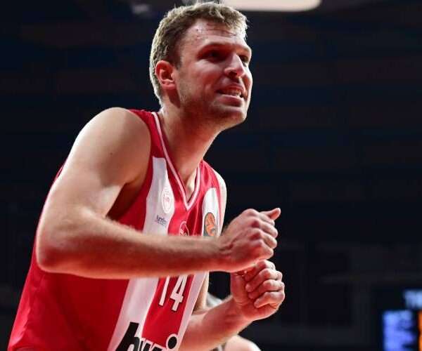 Vezenkov i Milutinov poprowadzili Olympiakos do zwycięstwa nad Dubai BC