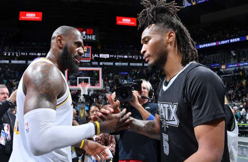 Lebron james Castle Lakers Spurs