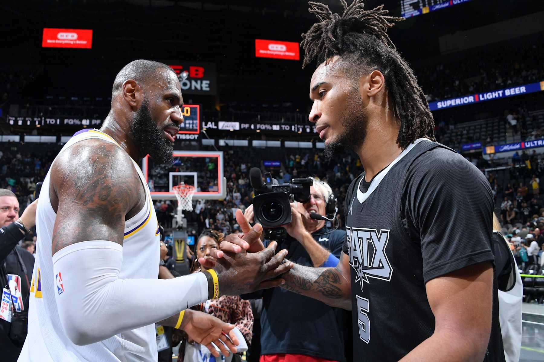 Lebron james Castle Lakers Spurs