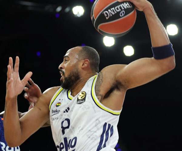 Fenerbahçe zdominowało Anadolu Efes w derbach Stambułu