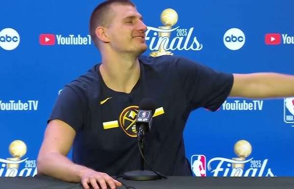 Nikola Jokić przechodzi do legendy: Pierwszy taki sezon w historii NBA!