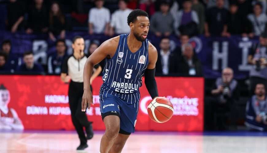 Anadolu Efes przerywa czarną serię! Jordan Loyd i Saben Lee ratują honor giganta