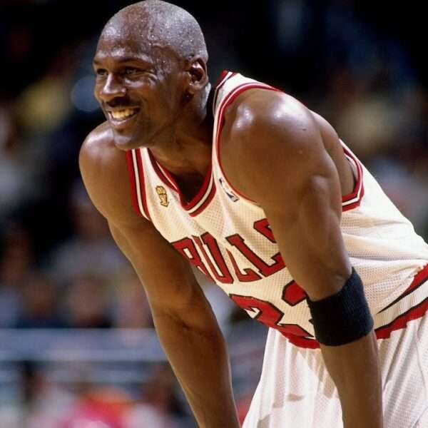 Król na wygnaniu: Michael Jordan i ogień, który nigdy nie gaśnie