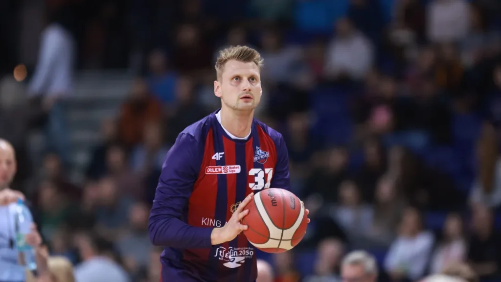 Mateusz Kostrzewski